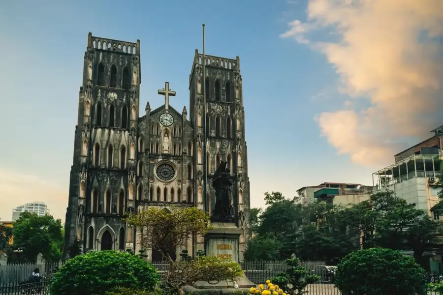 St. Joseph's Cathedral is known as the church with the most beautiful architectural design in Hanoi. Source: Traveloka 