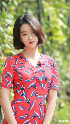 This contains an image of Seo Ye Ji 