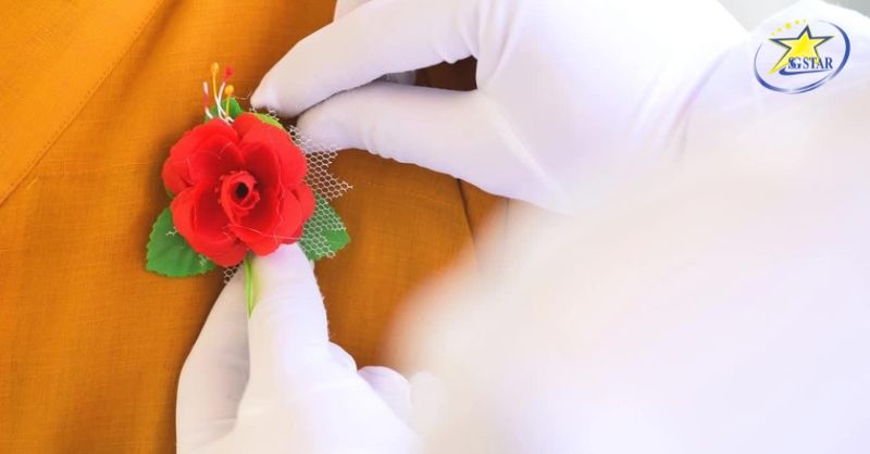 Hoa hồng đỏ - Biểu tượng của hạnh phúc và lòng biết ơn đối với cha mẹ còn sống
