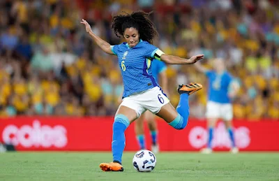 Yasmim jogou muito bem; saiu de campo reclamando de dores musculares (Foto: Rafael Ribeiro / CBF)