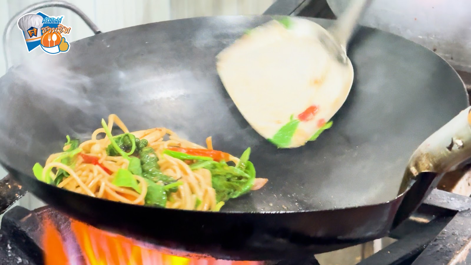 เมนูยอดนิยมอย่างสปาเก็ตตี้ ทางร้านผัดมาได้ถึงเครื่อง รสจัดจ้านถึงใจ
