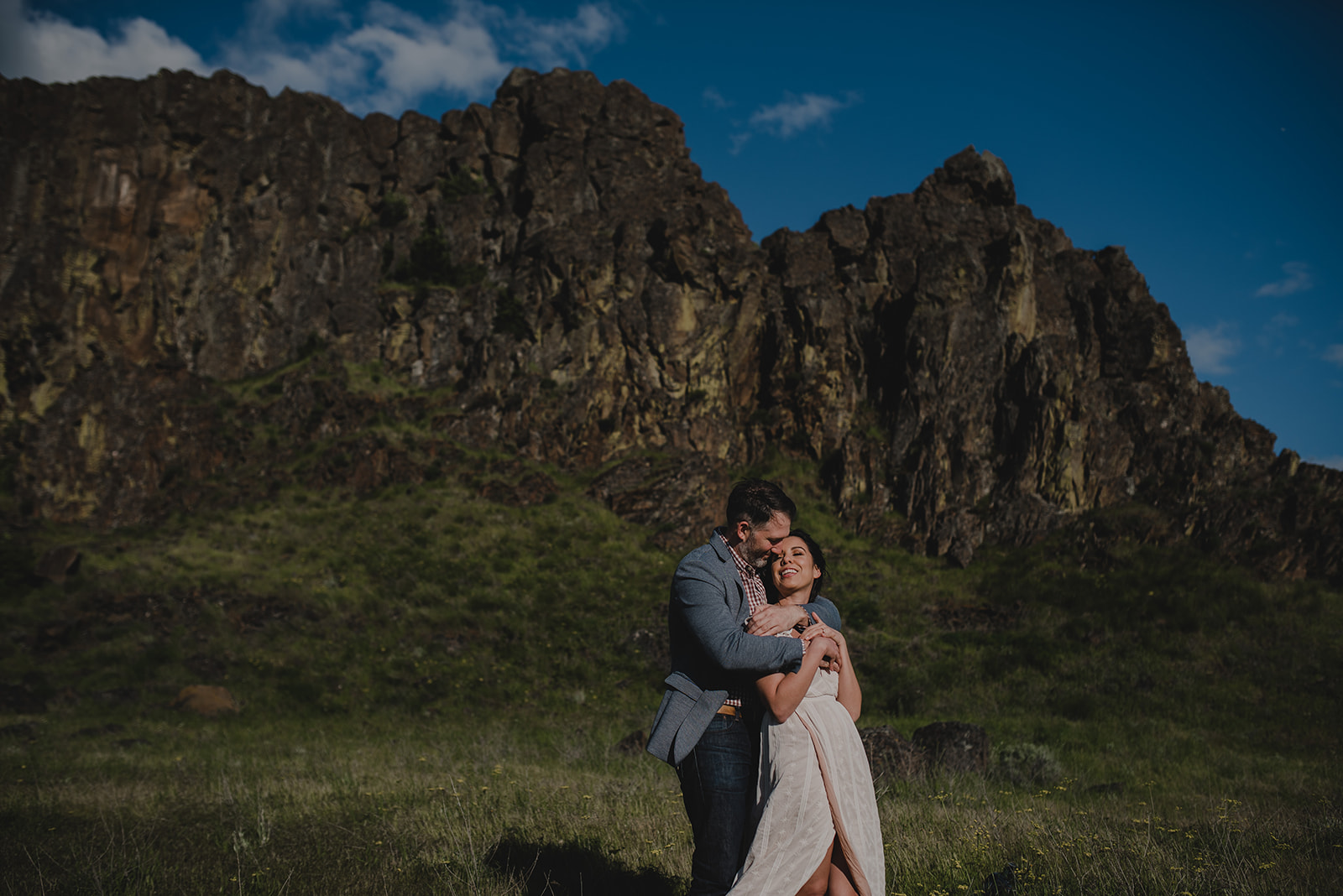 Couple eloping at Columbia River Gorge