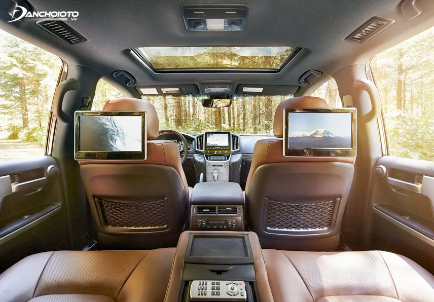 Nội thất rộng rãi của Toyota Land Cruiser Prado 2020 2019