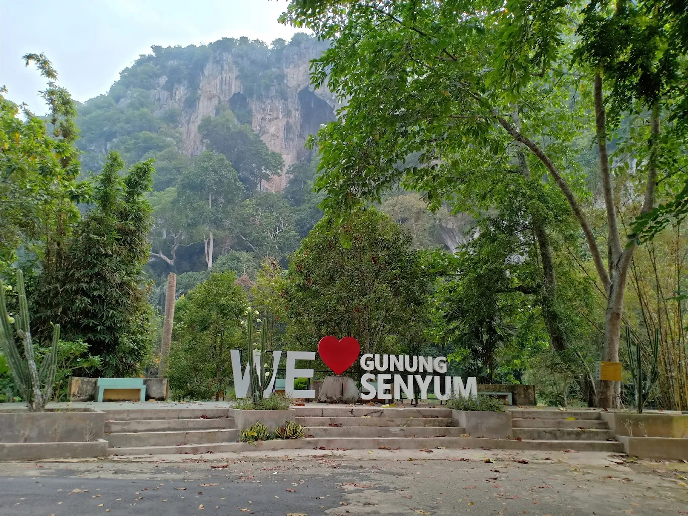 gunung senyum temerloh