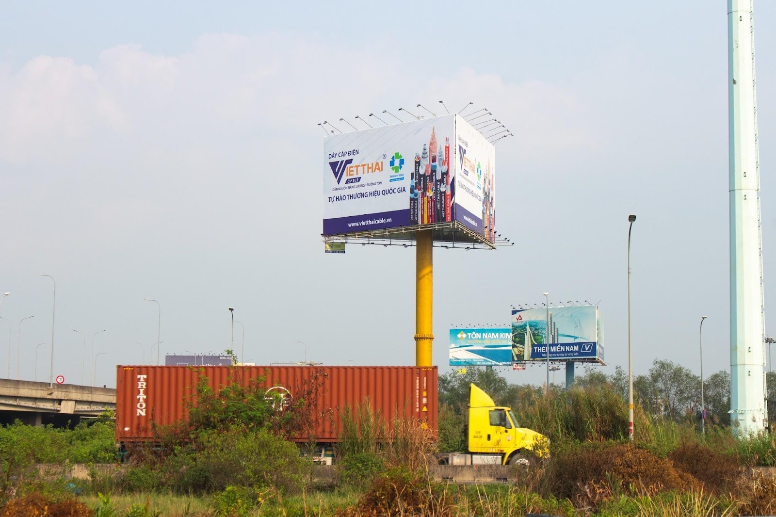 Billboard nút giao Võ Chí Công – Cao tốc