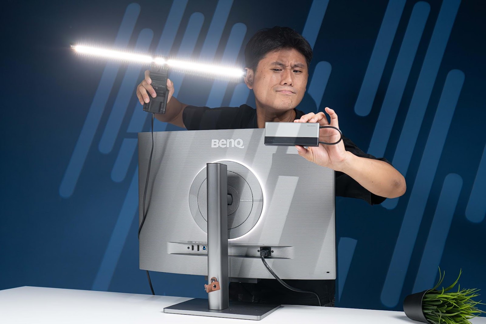 上班寫碼、下班打怪！BenQ beCreatus GR10 擴充 hub 集線器 開箱評測 ｜工程師專武、高效散熱、雙螢幕輸出、HDMI 2.1、4K 144Hz HDR、USB 4、USB 3.2 Gen 2、PD 100W、2.5GbE 基座、Steam Deck、RD280U、ScreenBar Pro 掛燈｜科技狗 - benq, 集線器 - 科技狗 3C DOG