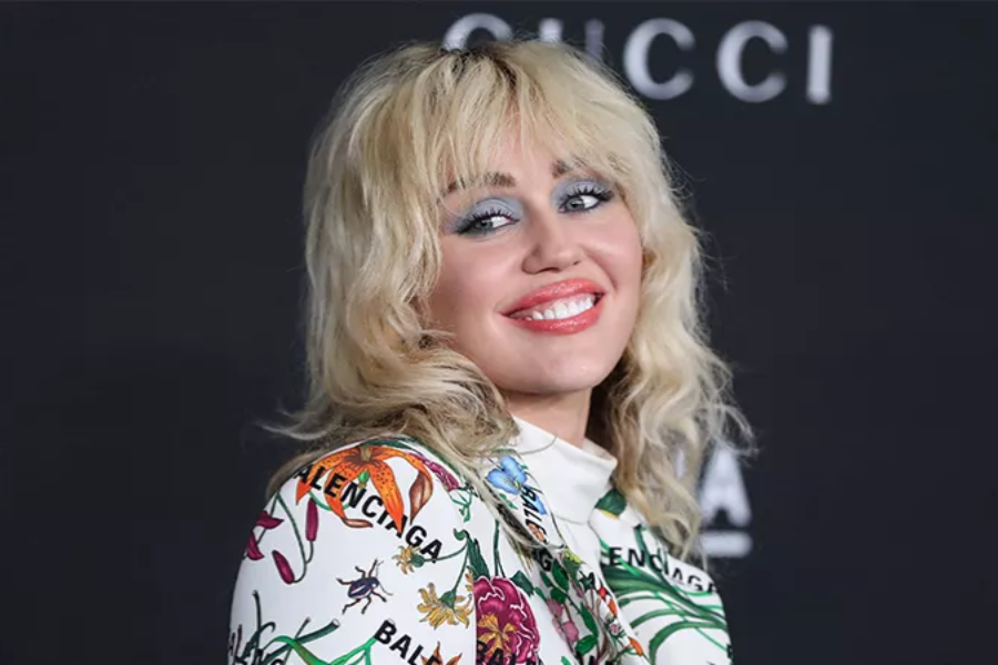 Miley Cyrus Biography, Early life, Education, Age, Height, Family, Relationship, Personal life, Net Worth, Career And More