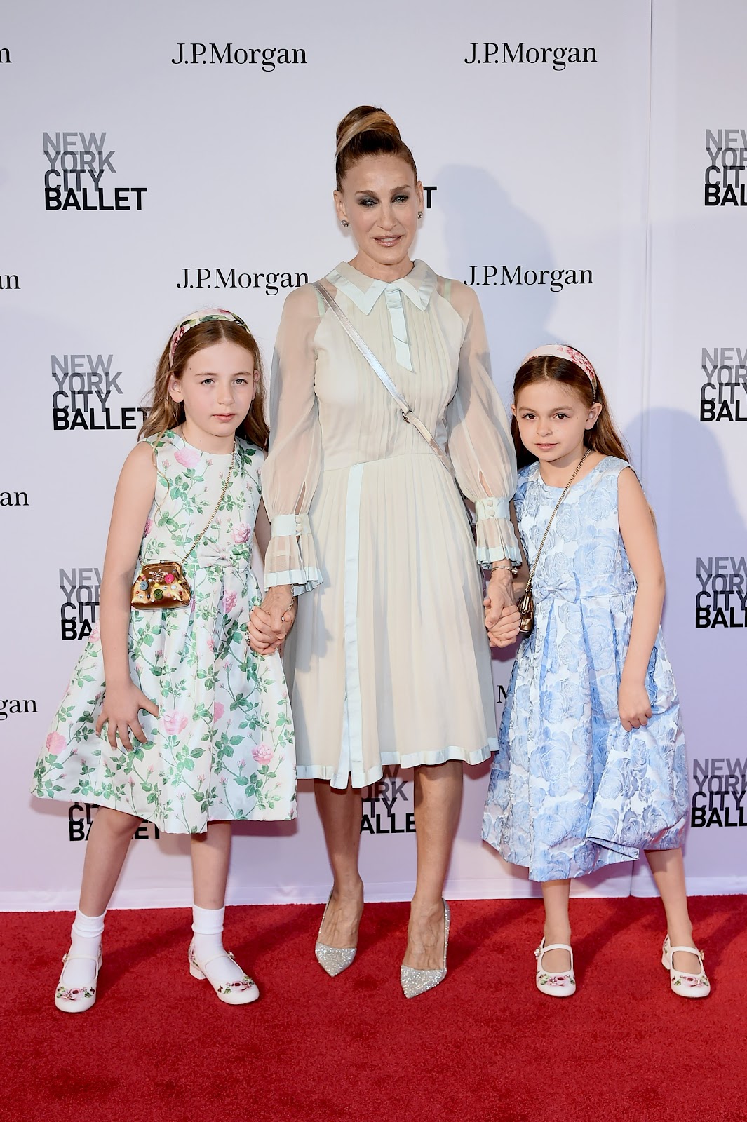 Sarah Jessica Parker with her twin daughters Marion Loretta Elwell [Left] and Tabitha Hodge on May 3, 2018, in New York City | Source: Getty Images