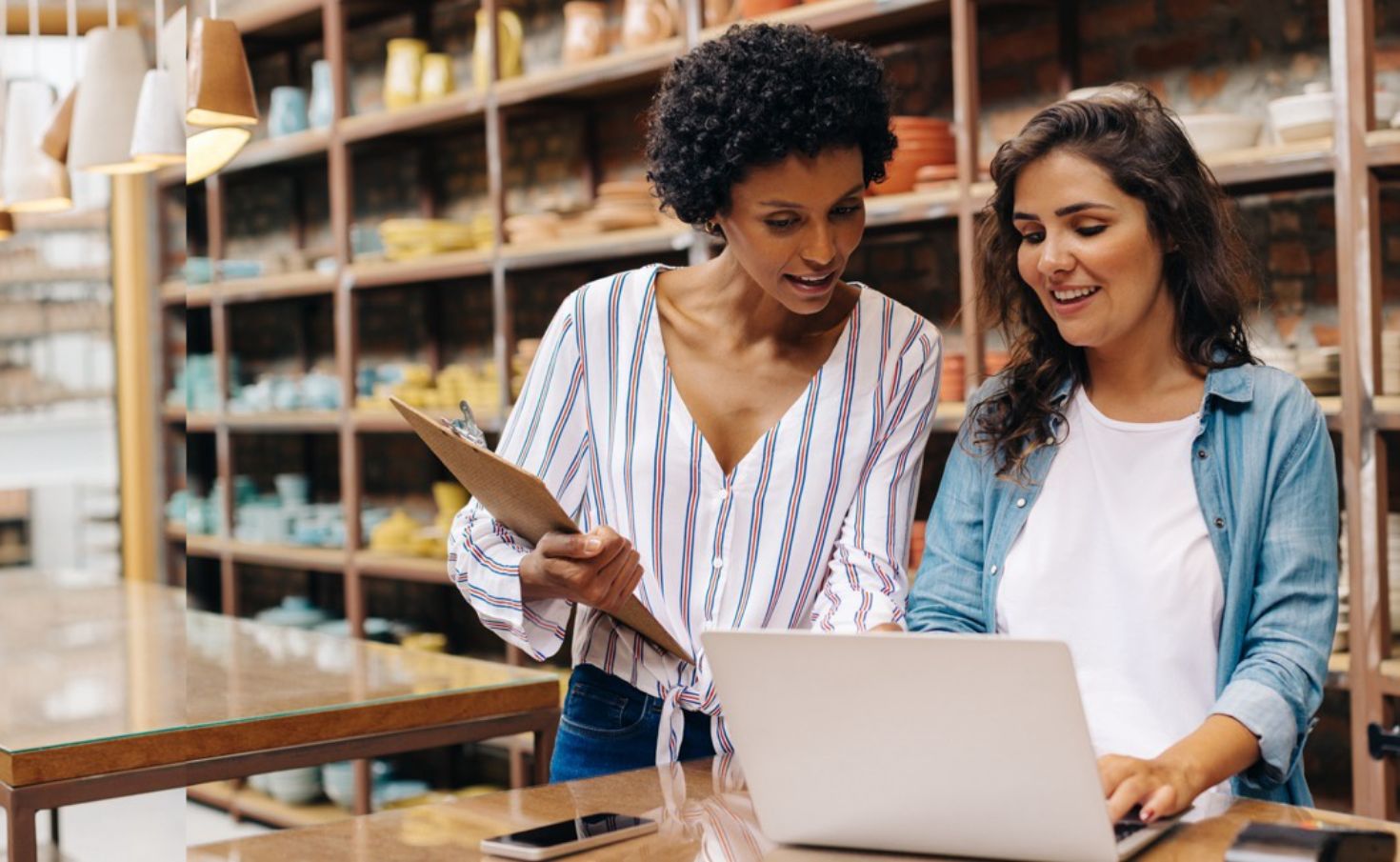 Two ecommerce professionals working on inventory management to optimize costs
