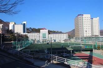 A large white building with a green field

AI-generated content may be incorrect.