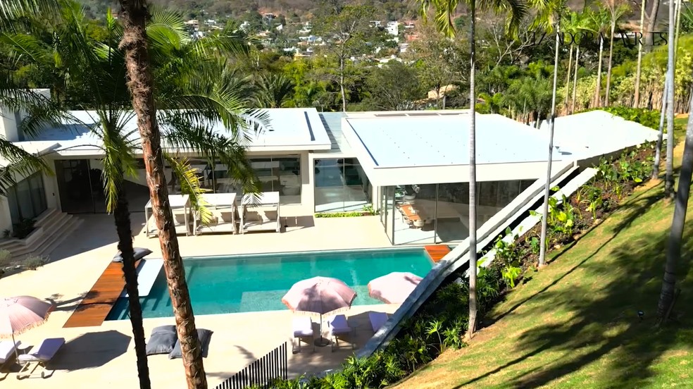 Área da piscina da nova mansão de Virginia e Zé Felipe — Foto: Instagram/Izadora Ayres Arquitetura