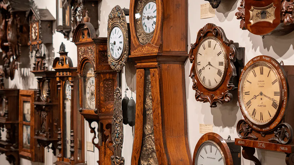 How to Find the Right Grandfather Clock Parts