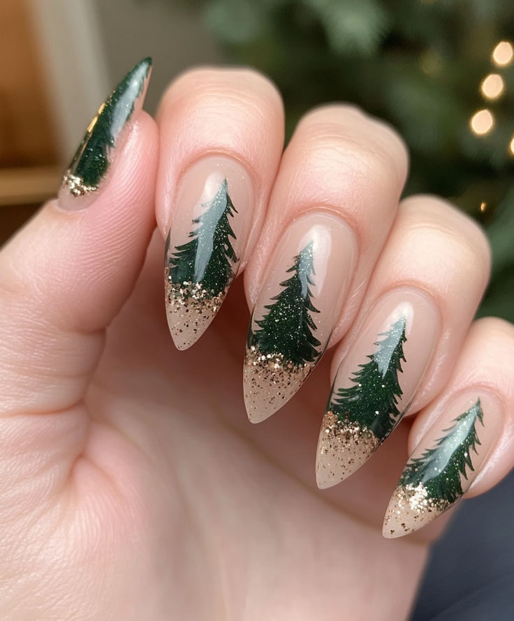 Christmas nail designs - Glittery Gold and Green Christmas Tree Accent Nail