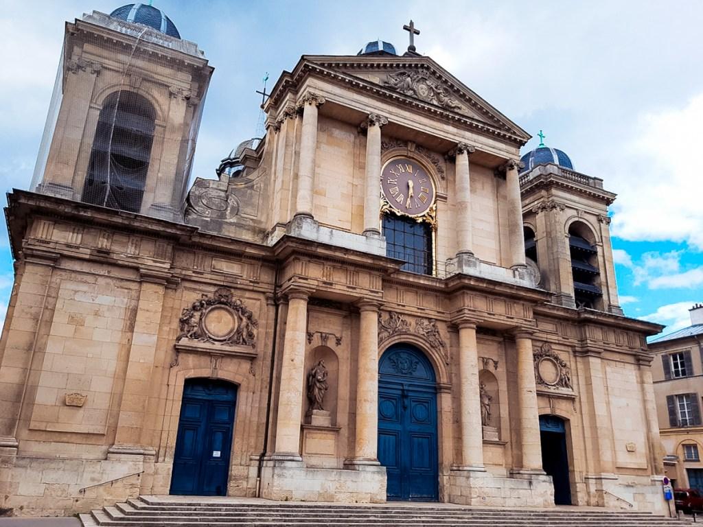 Ornate building in Versailles