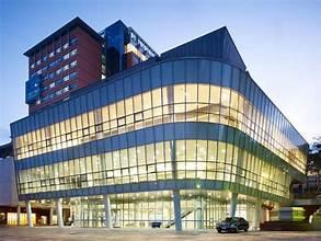 A building with many windows

AI-generated content may be incorrect.