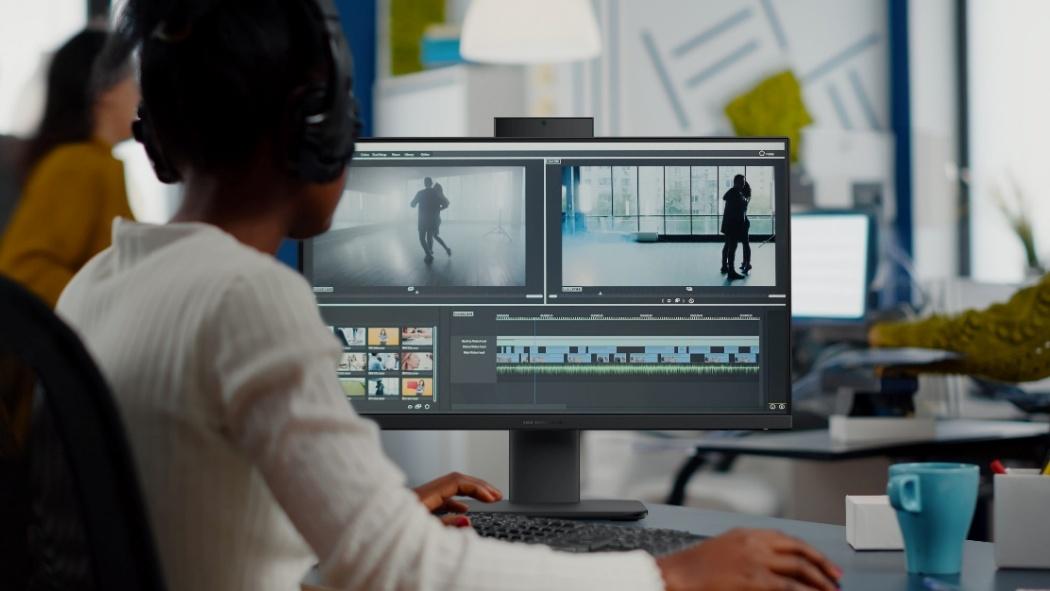 A person using a computer

AI-generated content may be incorrect.