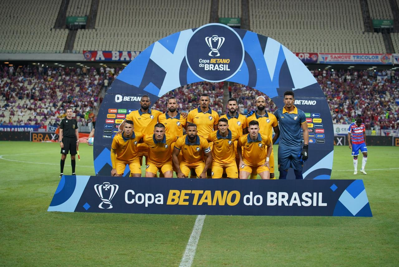 Foto oficial do elenco do Retrô para a partida