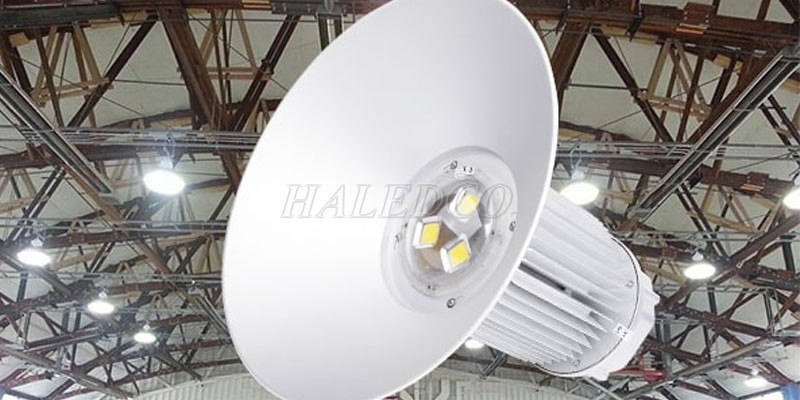 Giá đèn LED nhà xưởng