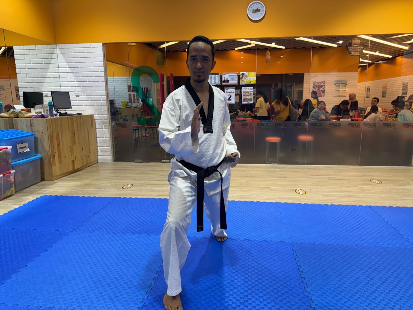 Teknik Blok Taekwondo - Blok Palm Heel Pressing (Batangson-Nulleo-Makgi) 