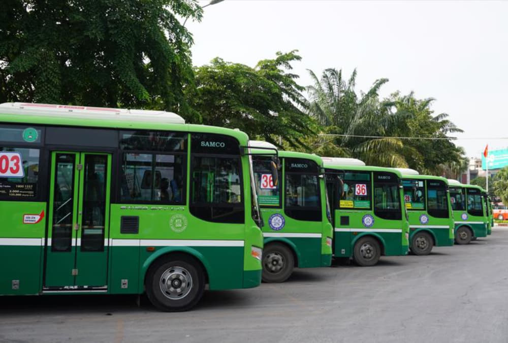 Lựa chọn đi xe buýt là phương tiện tiết kiệm chi phí