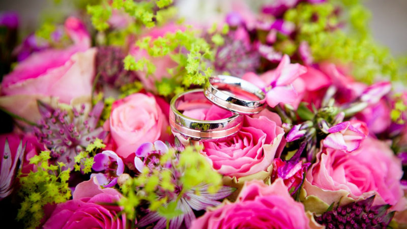  From natural invitations to floral cakes, a natural wedding