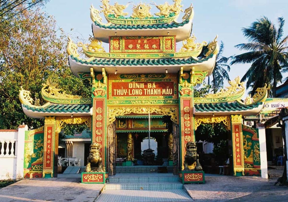 A green and gold chinese temple

Description automatically generated with medium confidence