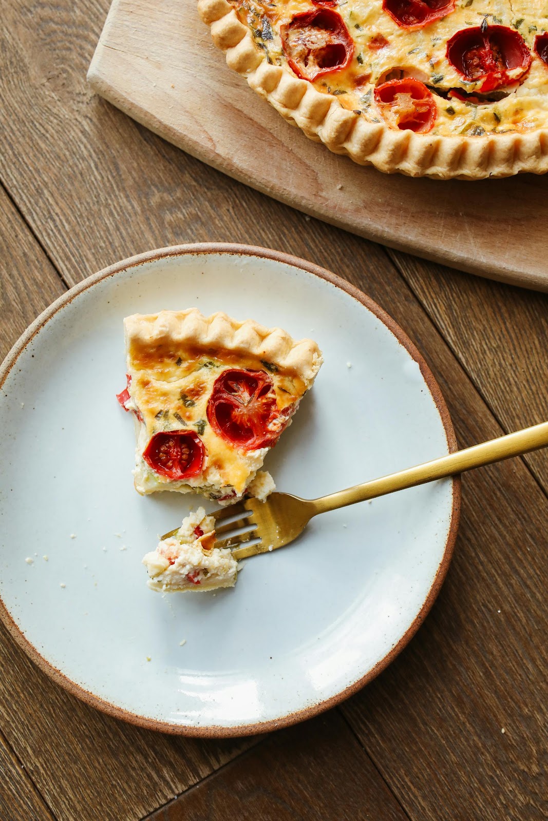 A fork on a plate | Source: Pexels