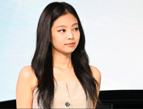 This contains an image BLACKPINK Jennie
