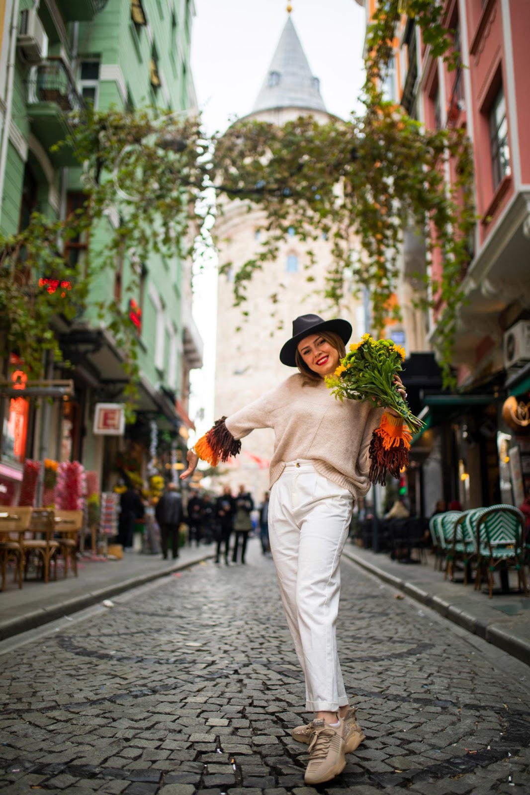 Galata stroll—bouquet, vibes, and style.