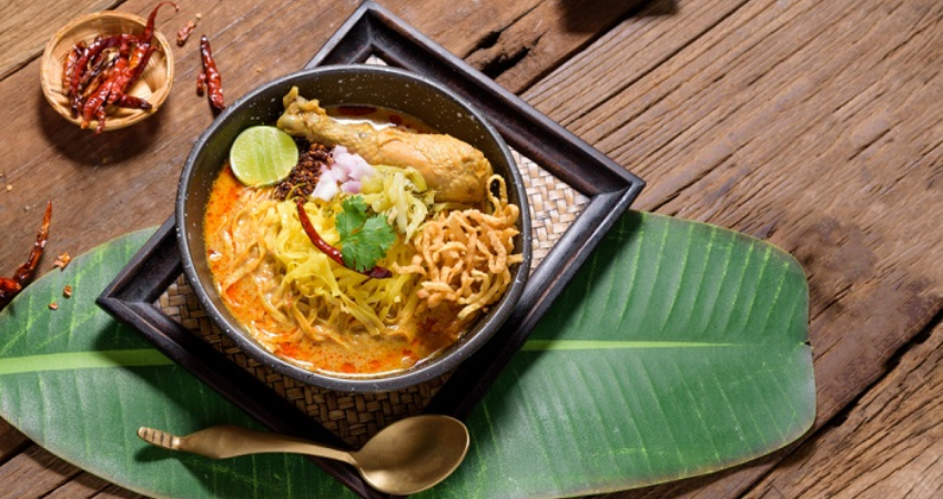 Khao Soi – món mì cà ri trứ danh mang hương vị đậm đà đặc trưng của ẩm thực Chiang Mai.