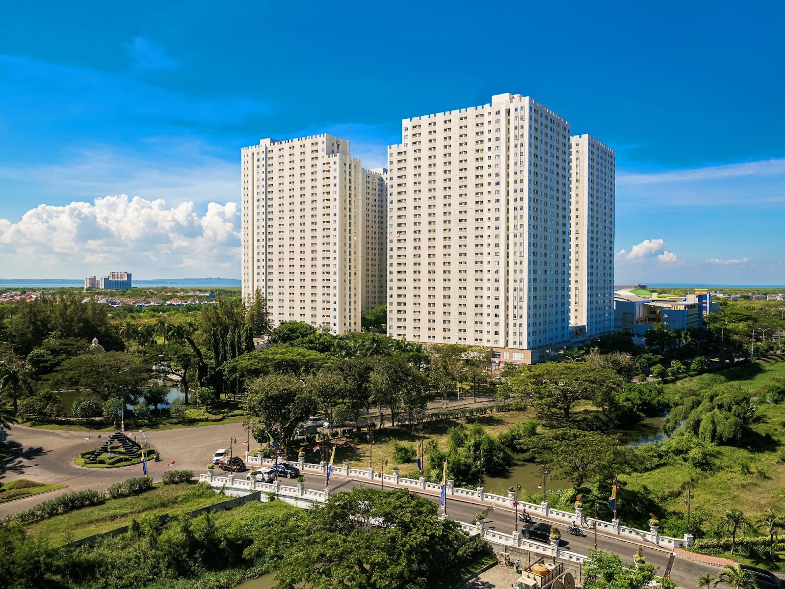Suasana area apartemen Educity Pakuwon City, favorit mahasiswa di Surabaya Timur.