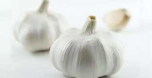 How to use garlic to treat hair loss?