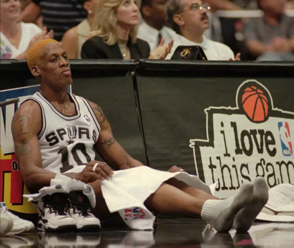 Rodman, même s'il était blasé par son environnement, cela ne l'a pas empêché de performer. Crédit : AP Photo/David J. Phillip