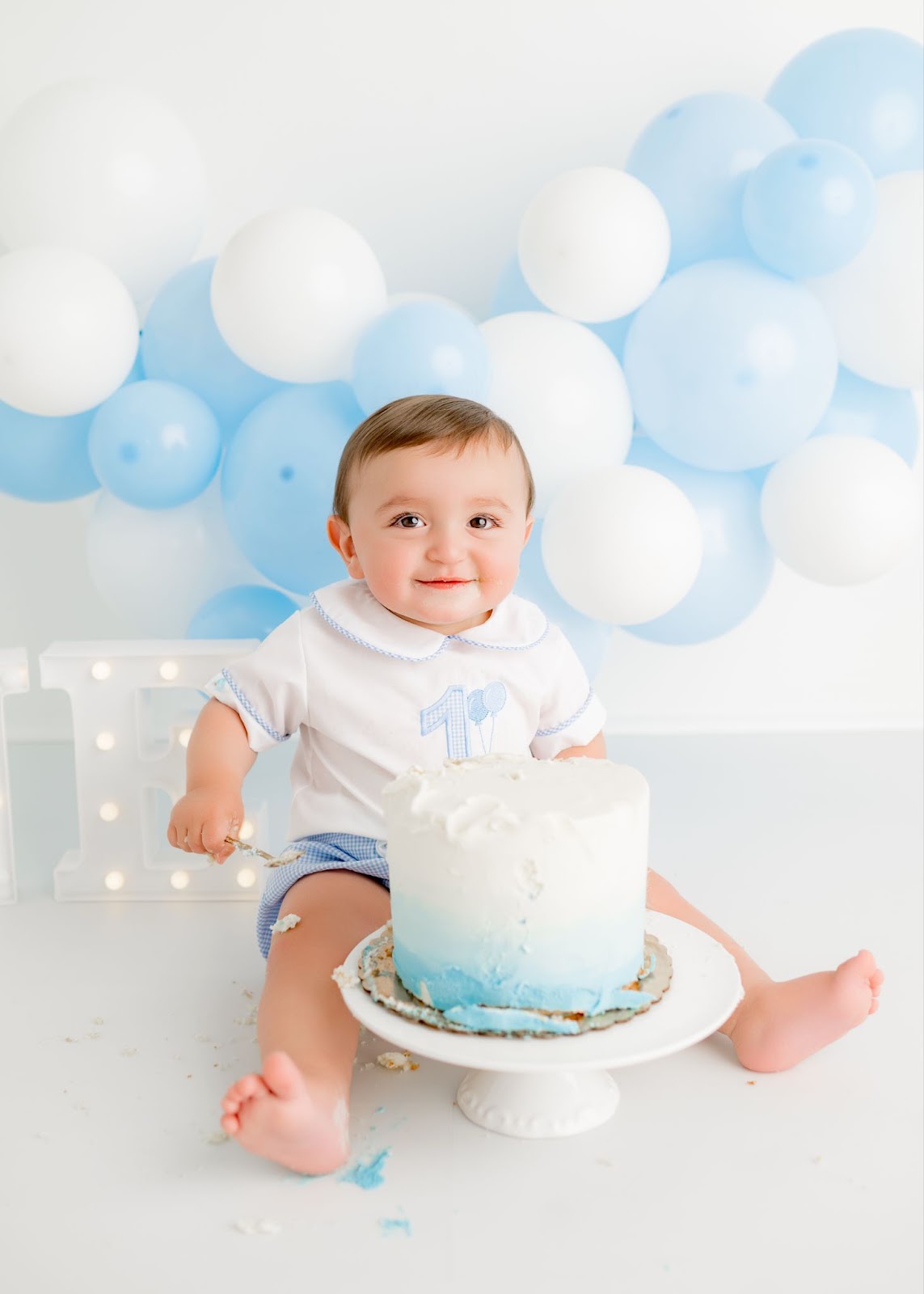 cake smash first birthday shoot