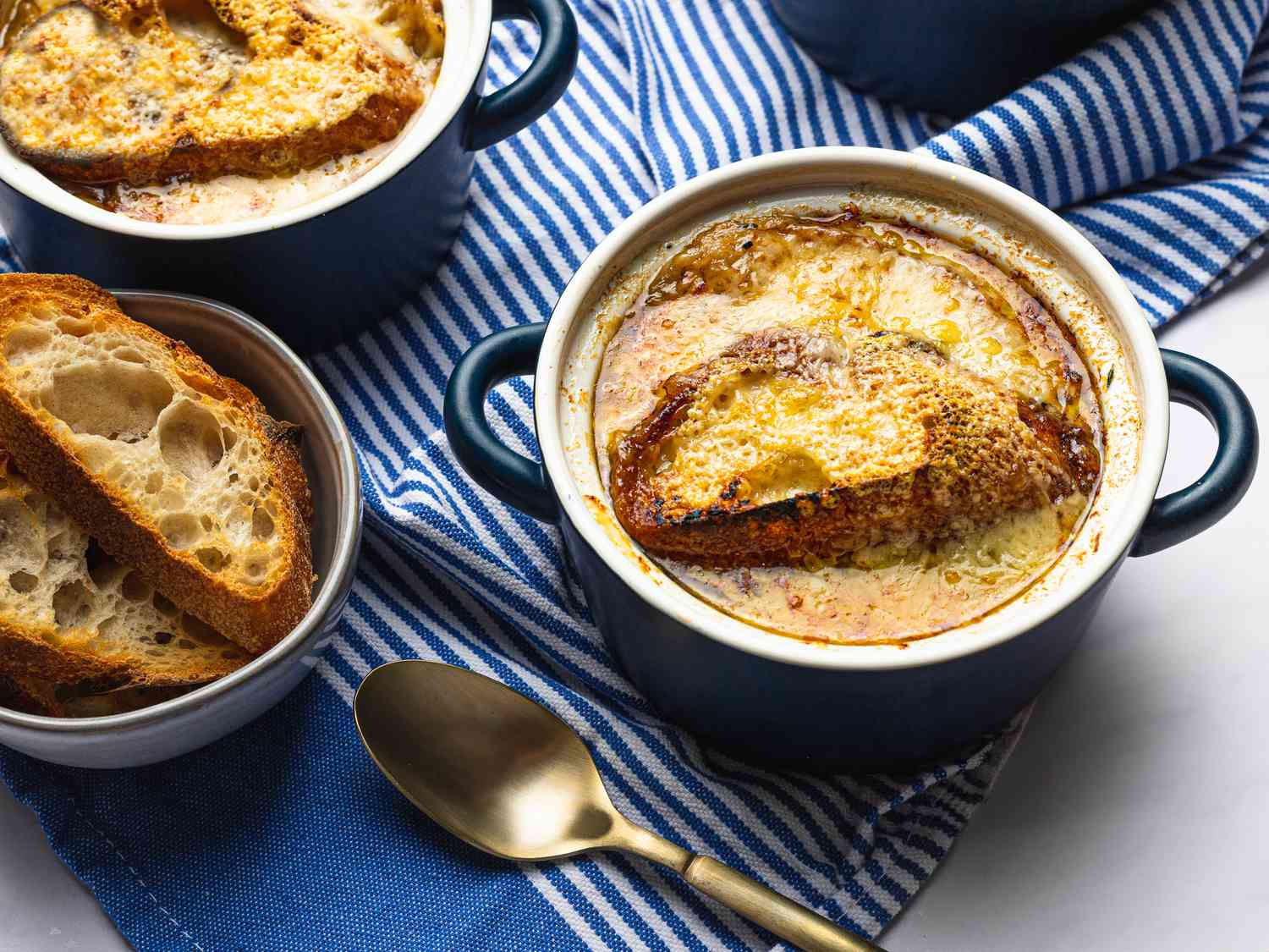 French Onion Soup là món súp truyền thống nổi tiếng của Pháp 