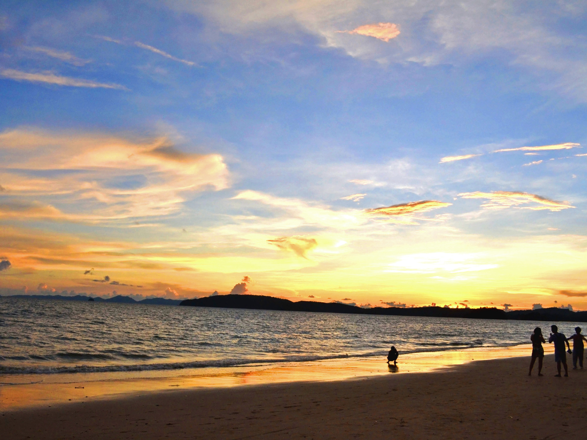 Nightlife in Ao Nang: A Guide to Live Music and Beach Bars