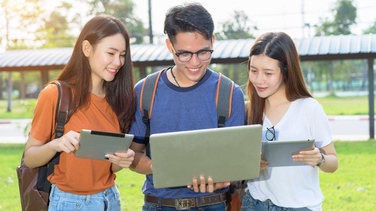 A group of people looking at a computer

Description automatically generated