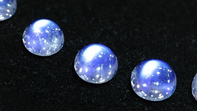  Đá moonstone