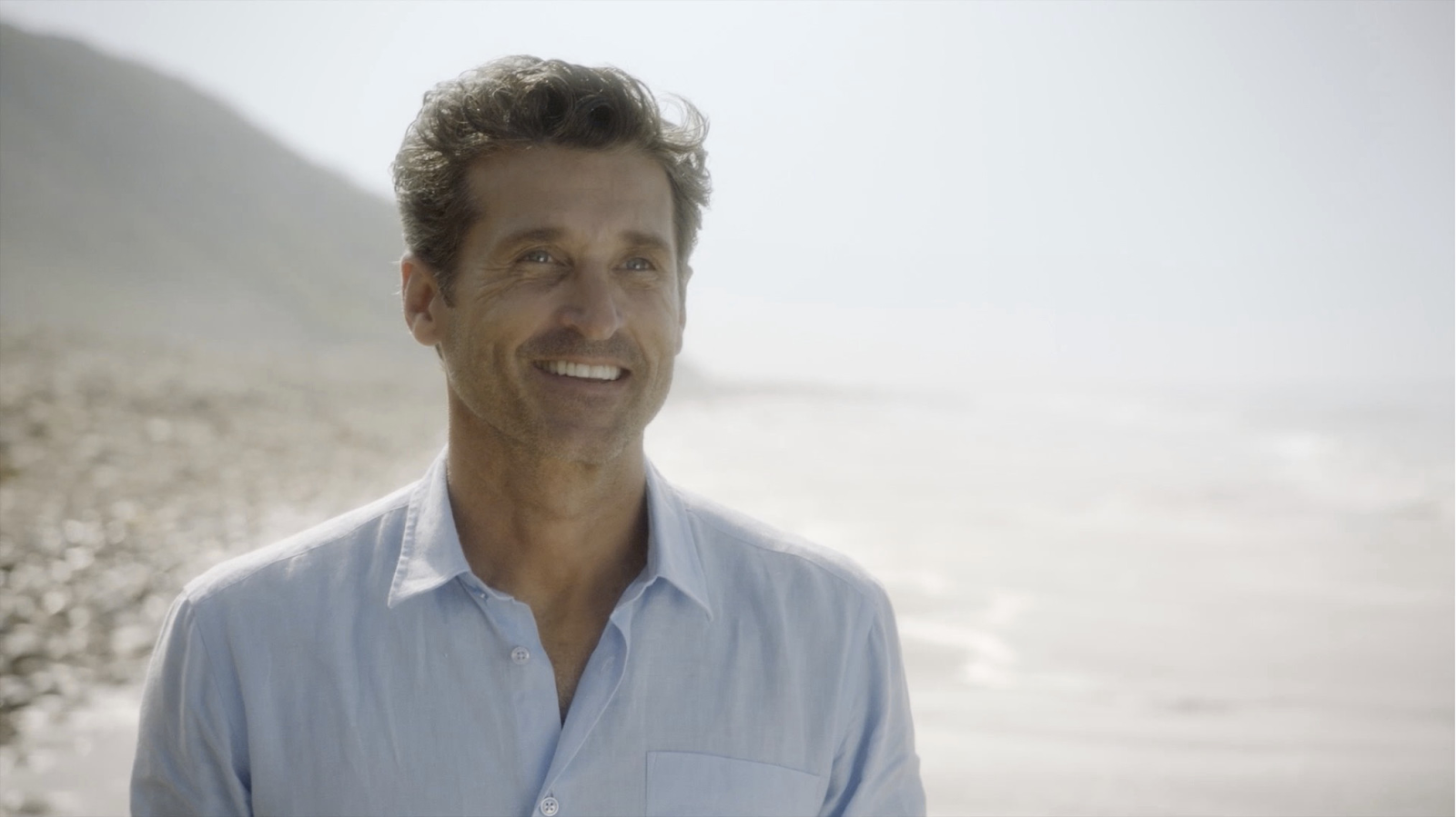 Patrick Dempsey sonríe en medio del sueño profundo de Meredith Grey.