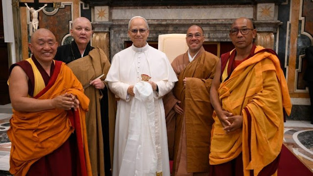 Đức Lêô XIV với các nhà lãnh đạo tôn giáo khắp thế giới: “Chúng ta hãy nói không với nền kinh tế làm cho người ta kiệt quệ”