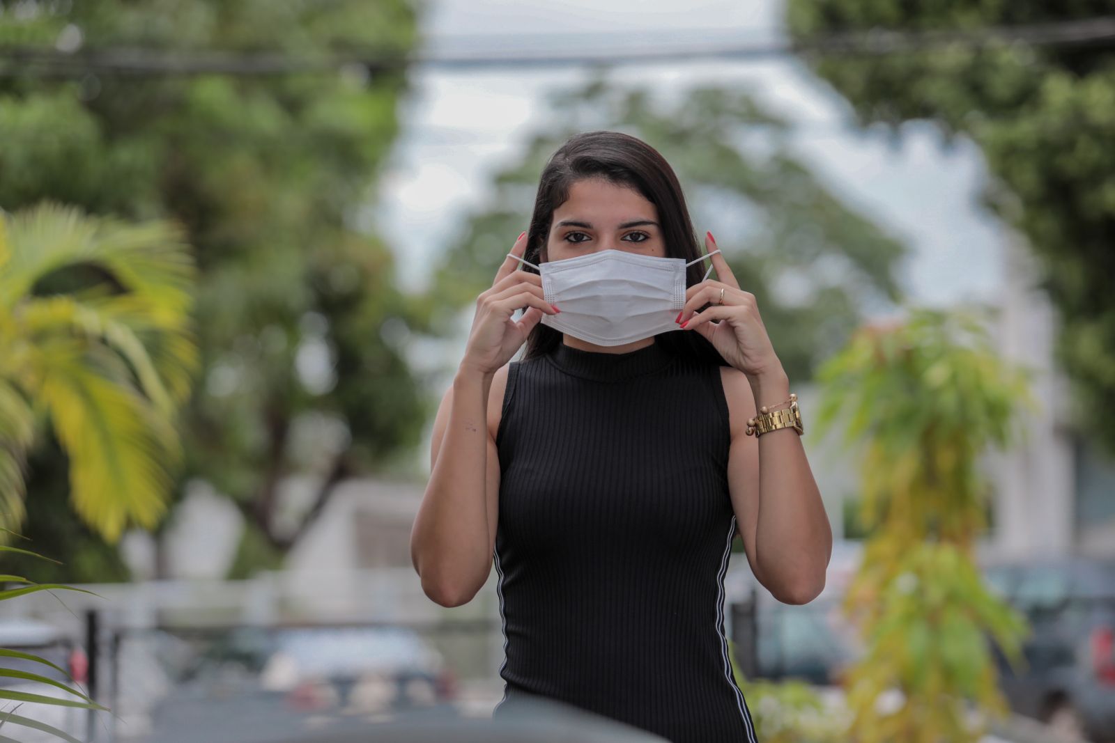 Pessoas devem utilizar máscaras ao se expor ao ambiente com fumaça
