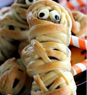 Deliciously adorable Meatball Mummies Easy to make fun to eat1