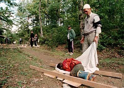 C:\Users\Qemal\Pictures\093098kosovo-massacre.3.jpg