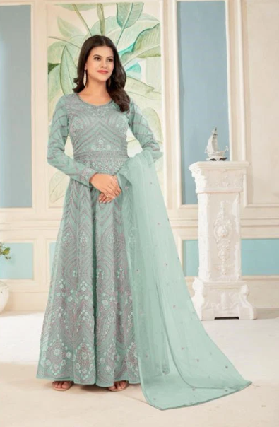 7 Different Types of Pakistani Suits for Ladies 1