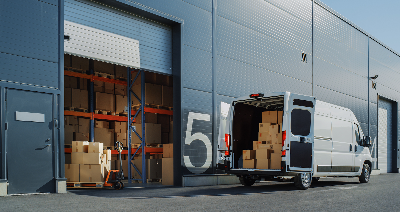 A van with the back of it

Description automatically generated