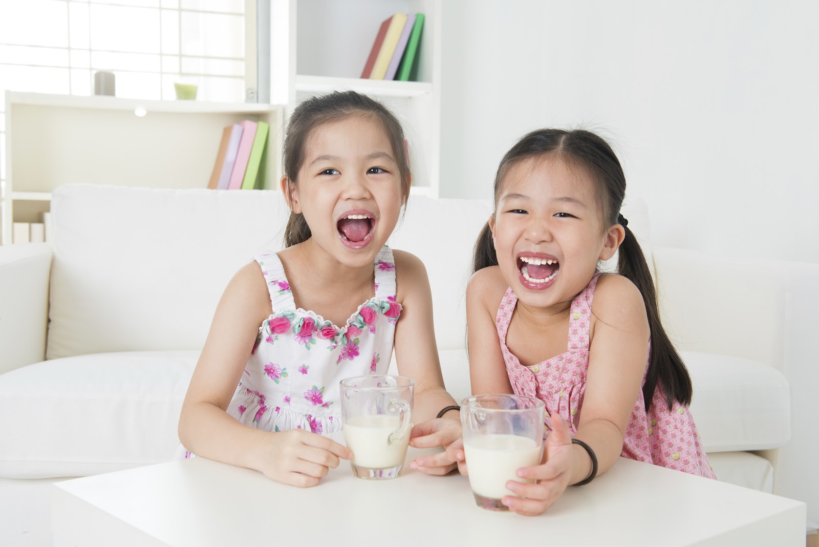 Bổ sung sữa vào thực đơn dinh dưỡng của bé