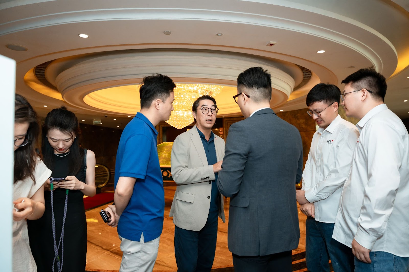 Hình ảnh Thảo luận sau hội nghị ký kết của EGO và C&D
