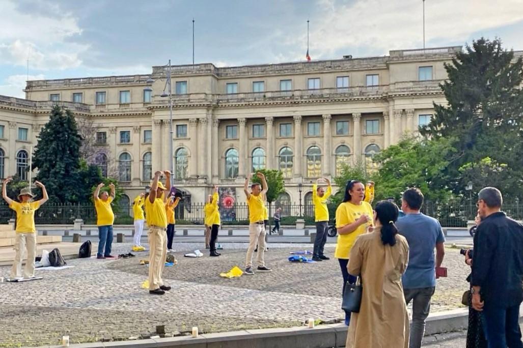 https://en.minghui.org/u/files/images/20250505-493408-2025-5-3-romania-425-07b.jpg