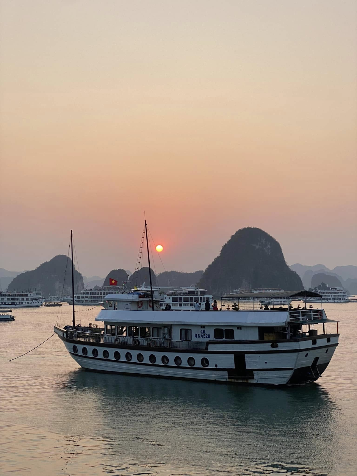 Ha Long Bay cruise on sunset