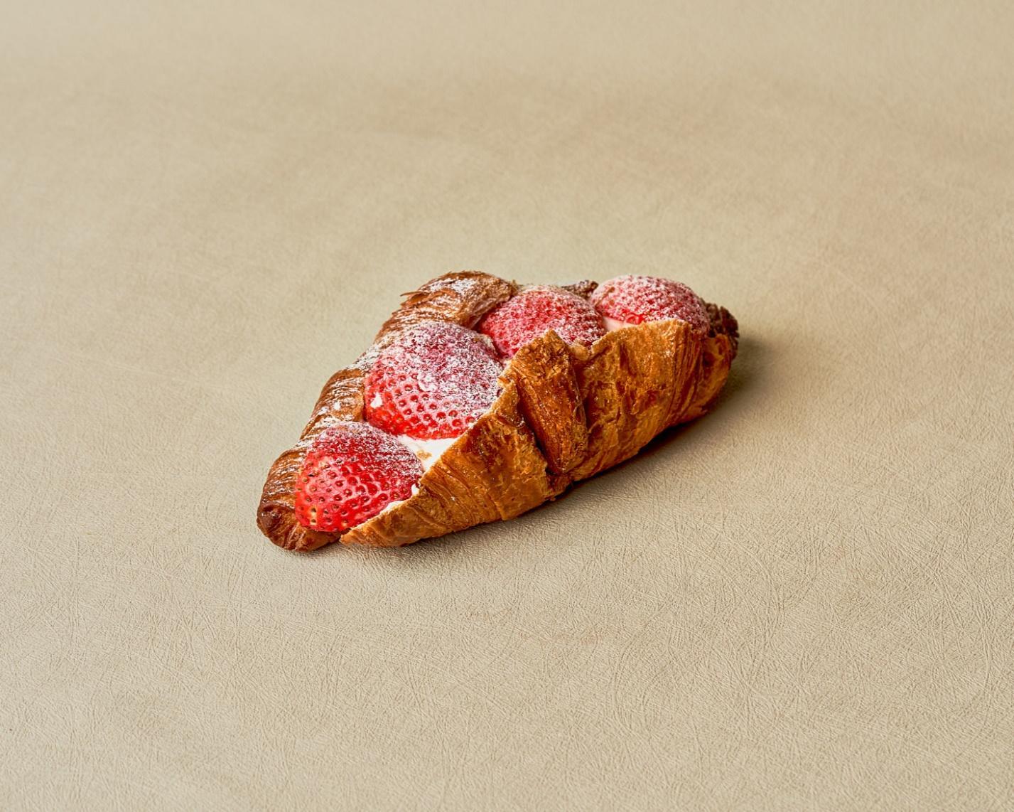 TOUS les JOURS’ Strawberry Croissant